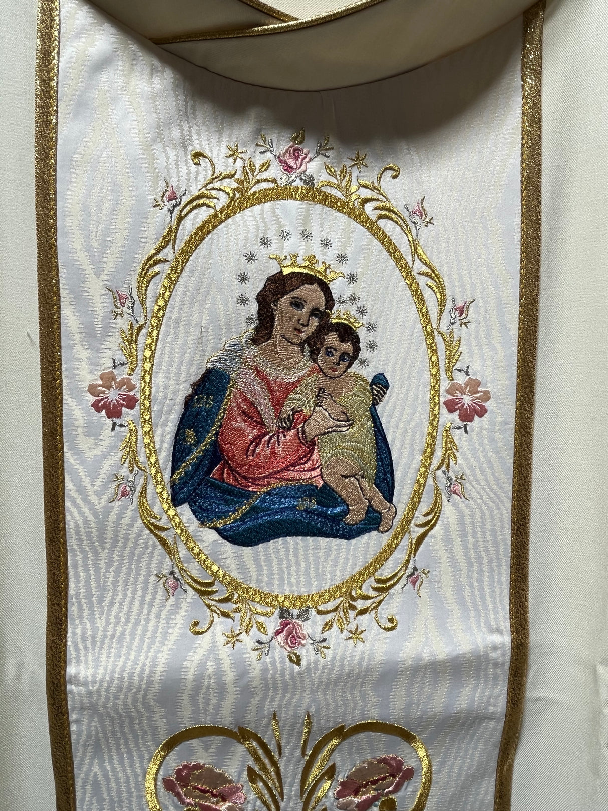 Beige Chasuble ( Maria Auxiliadora)