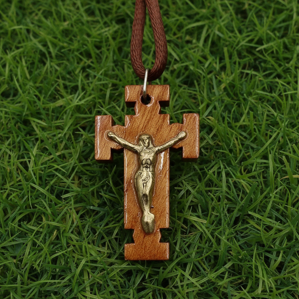 VARIETY OF NECKLACE WITH WOOD CROSSES
