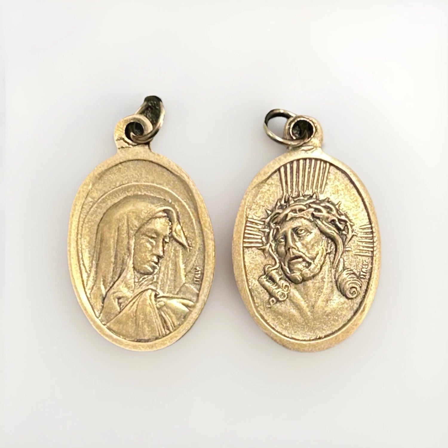 Medalla Divino Rostro y M. Dolorosa