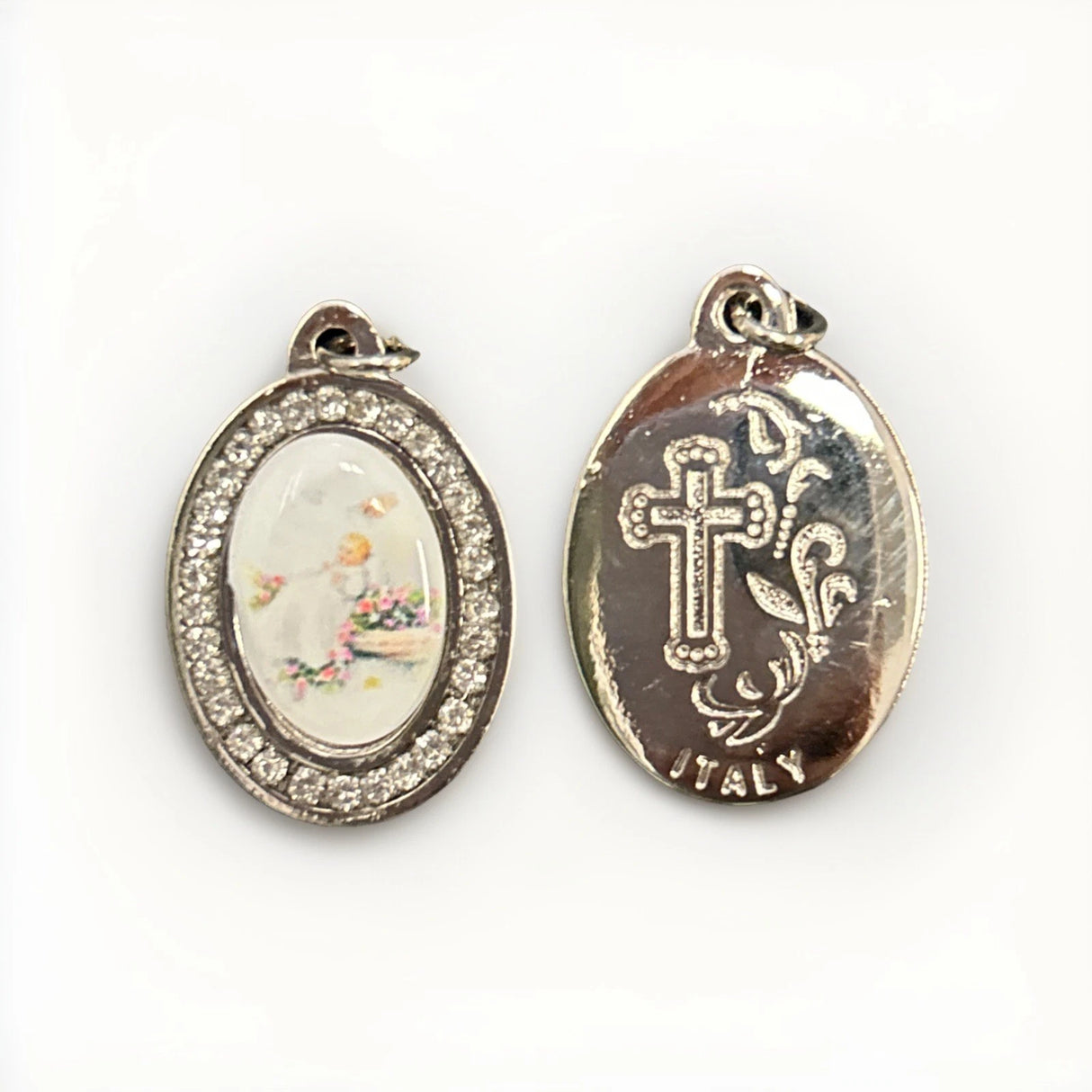 MEDAL W/ HOLY TRINITY RESIN