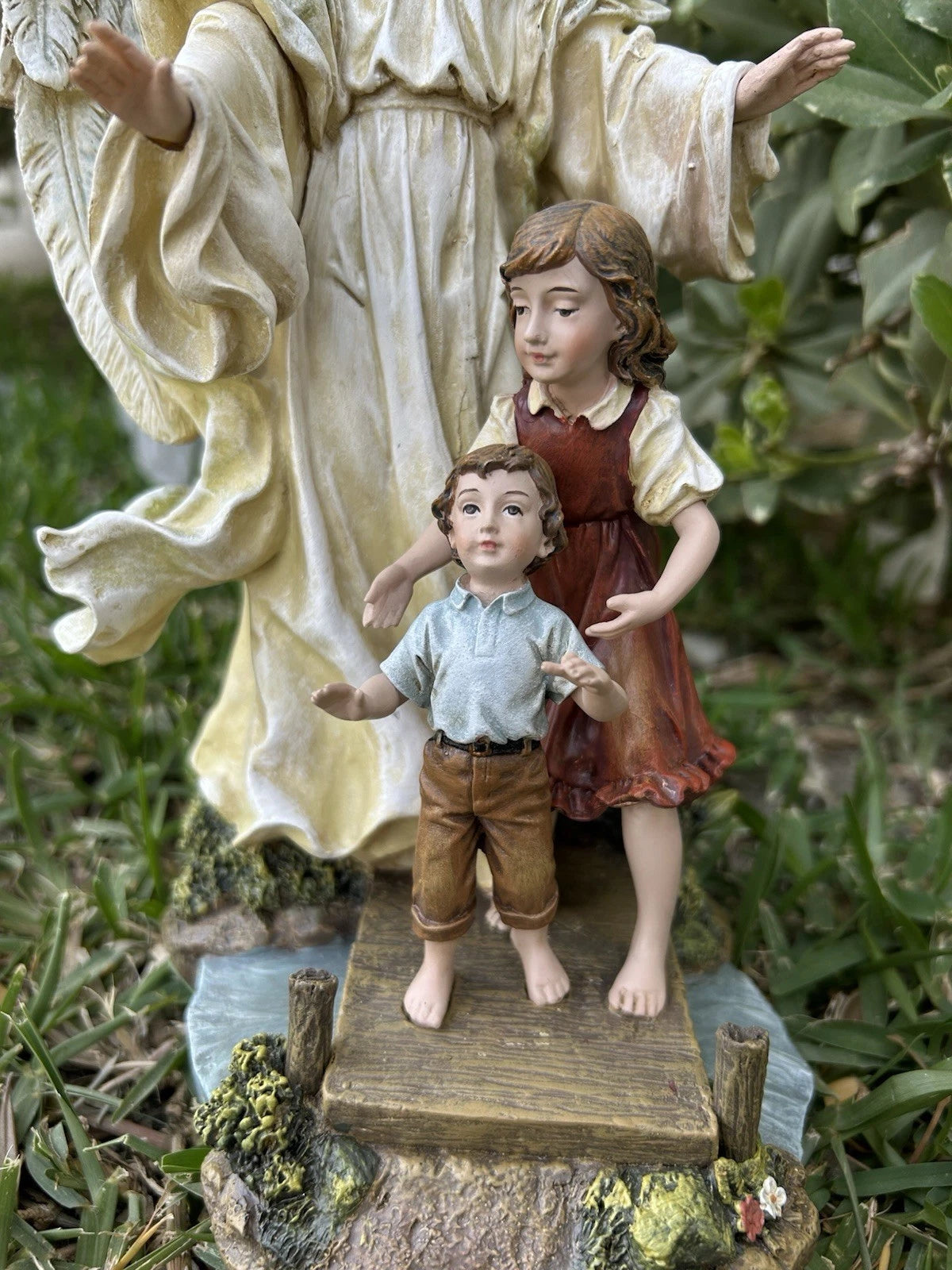 GUARDIAN ANGEL STATUE D1