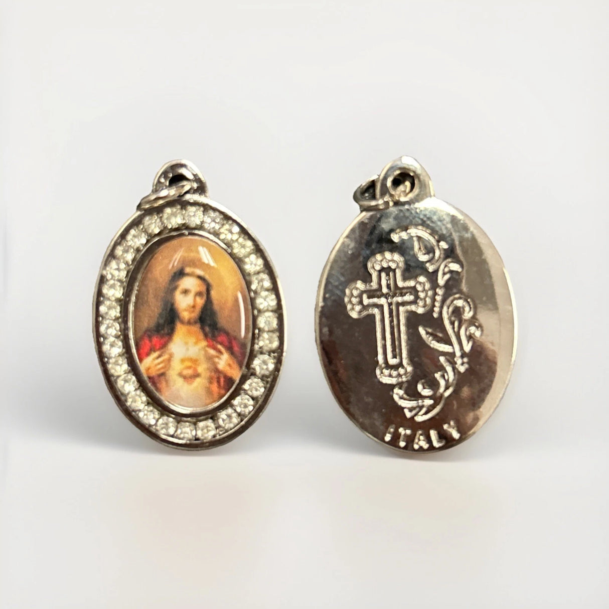 MEDAL W/SACRED HEART OF JESUS RESIN