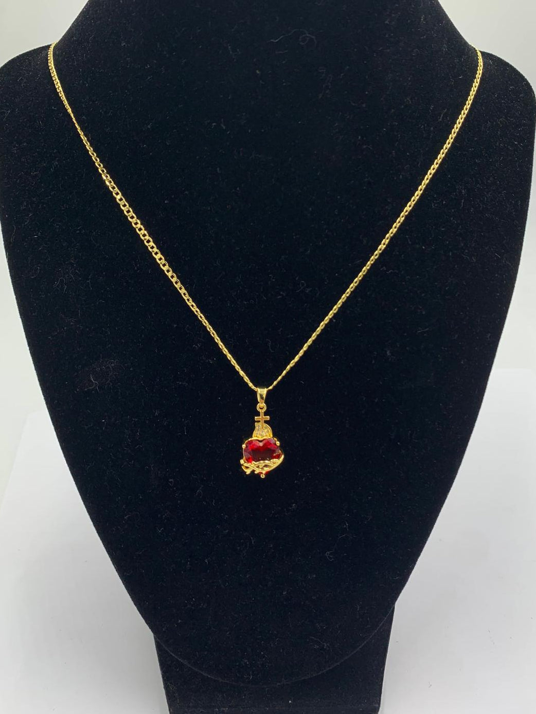 SACRED HEART GOLD NECKLACE