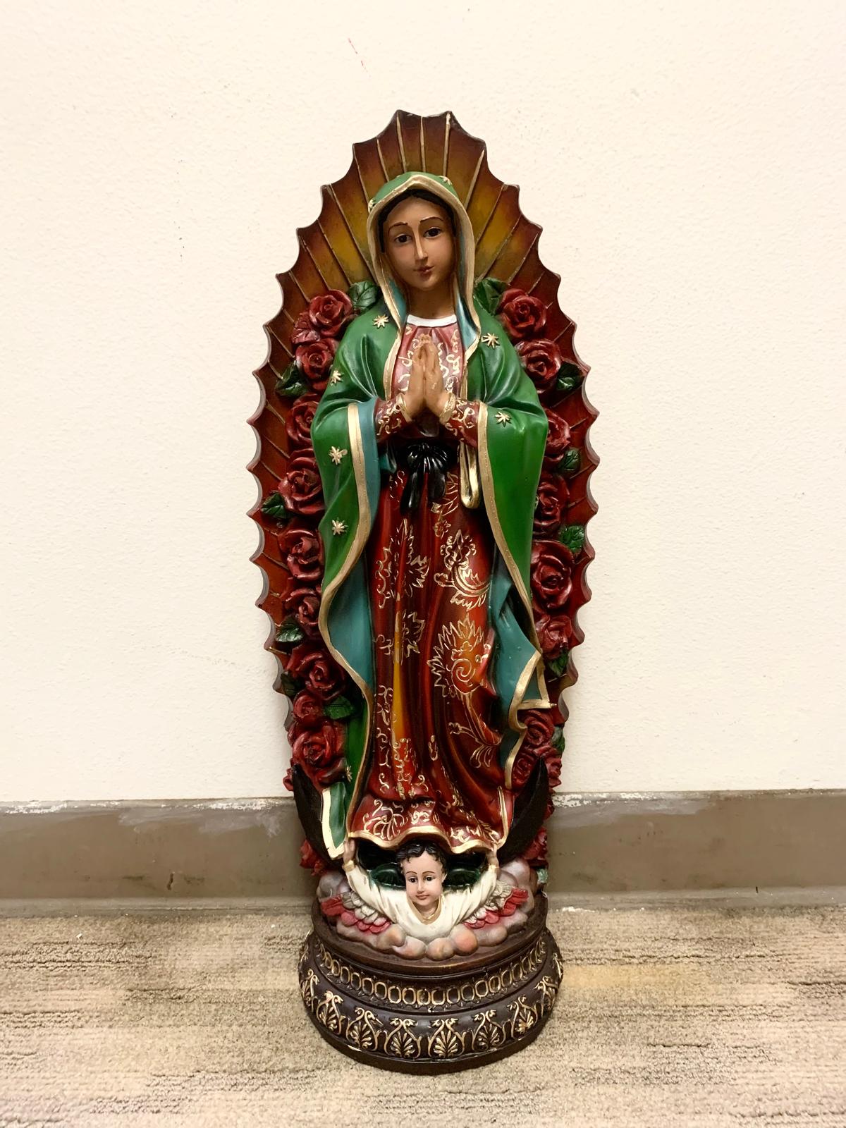VIRGEN DE GUADALUPE CON ROSAS Y BASE 24"