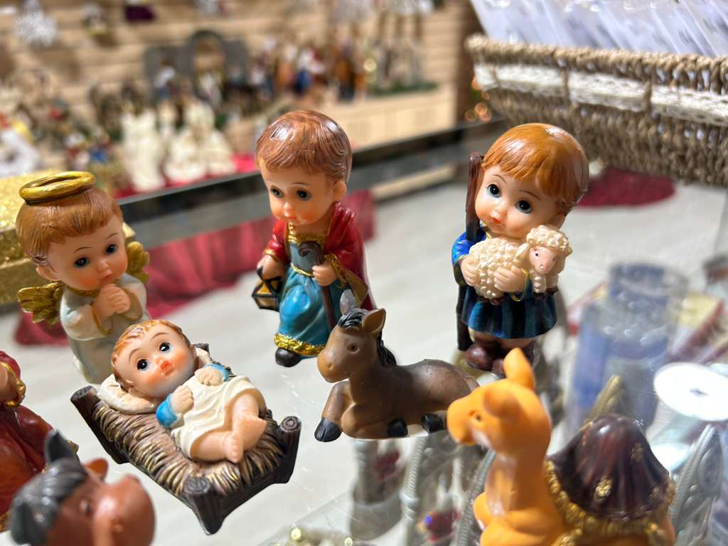 PRECIOUS MOMENTS INSPIRED NATIVITY