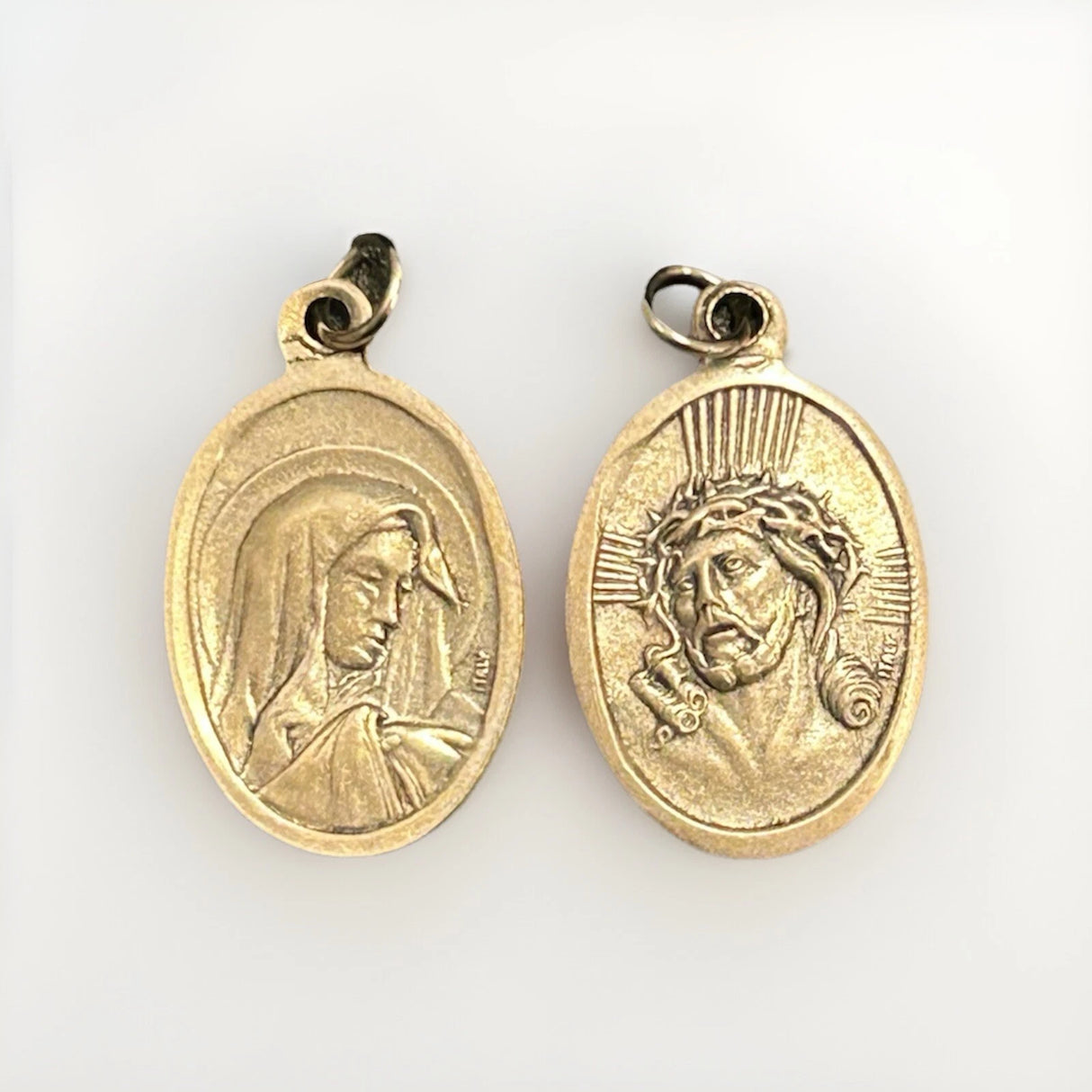 Medalla Divino Rostro y M. Dolorosa